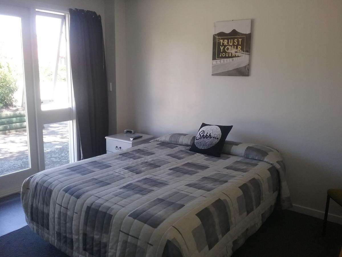 Leopard Hotel Waipukurau Exterior photo