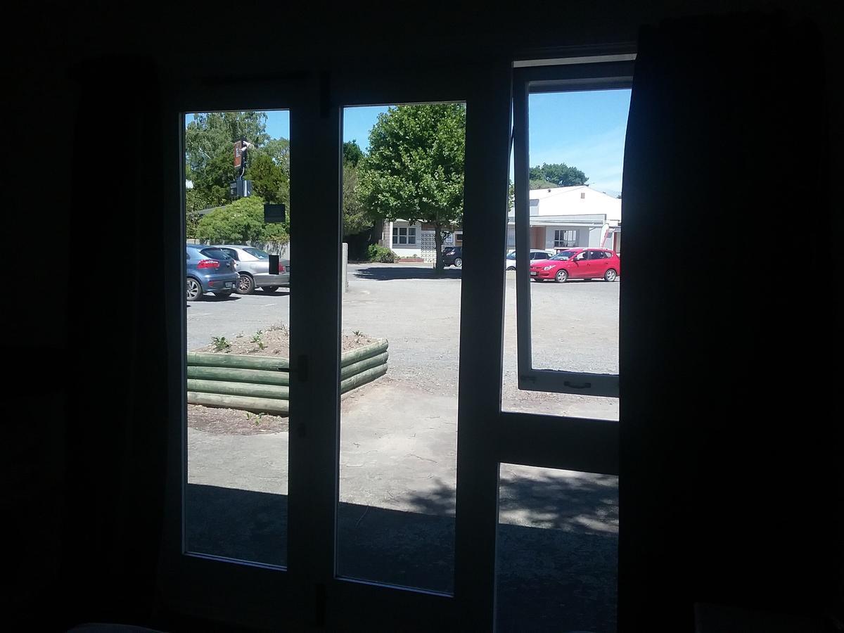 Leopard Hotel Waipukurau Exterior photo